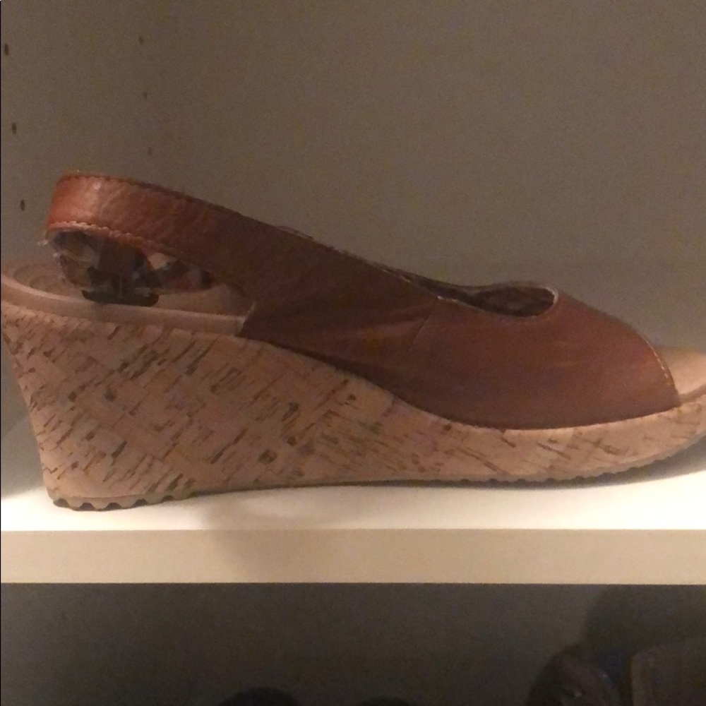 Croc brand brown open toe wedges